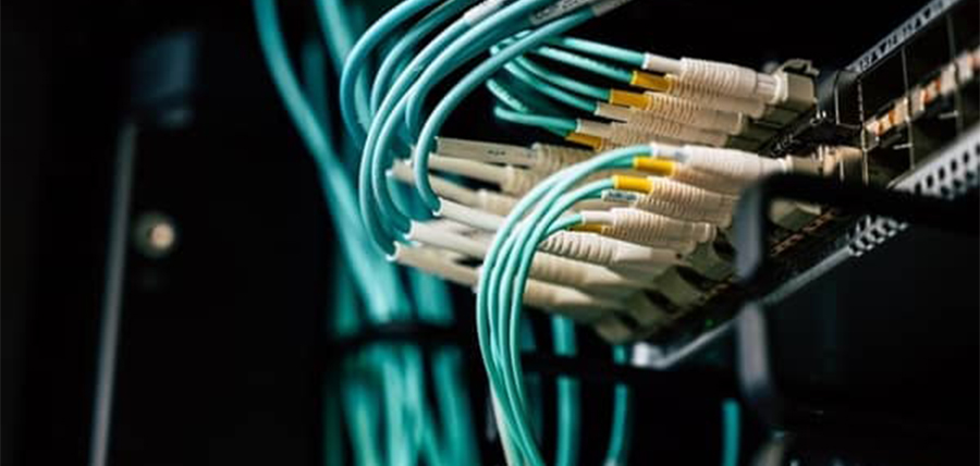 Comparison between AOC (Active Optical Cables) and Optical Transceivers